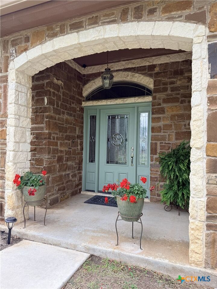 Property Photo:  256 Kimbrough  TX 78155 