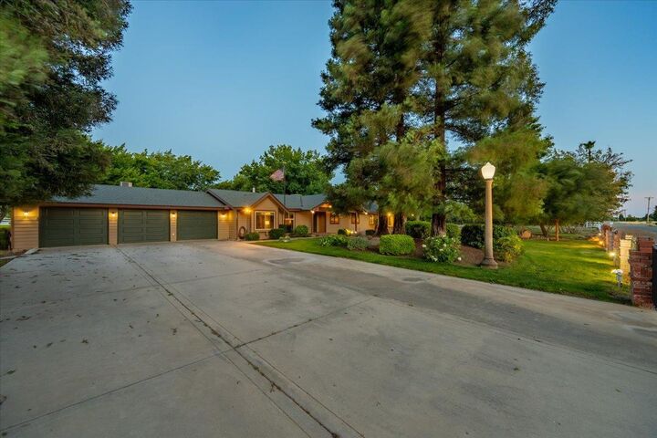Property Photo:  1185 N Locan Avenue  CA 93619 