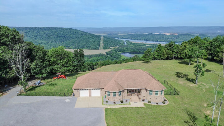 Property Photo: 641 County Road AL 35958