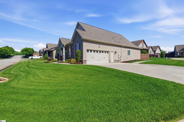 Property Photo: 511 Traemoor Village Drive SC 29369