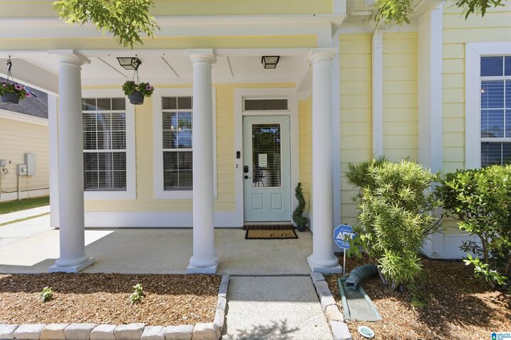 Property Photo: 1028 Kelly Creek Way AL 35004