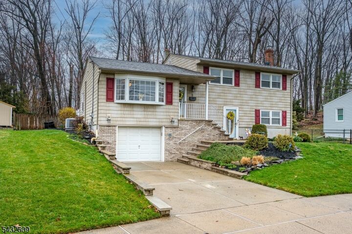 Property Photo: 8 Adelphi Ct NJ 08837