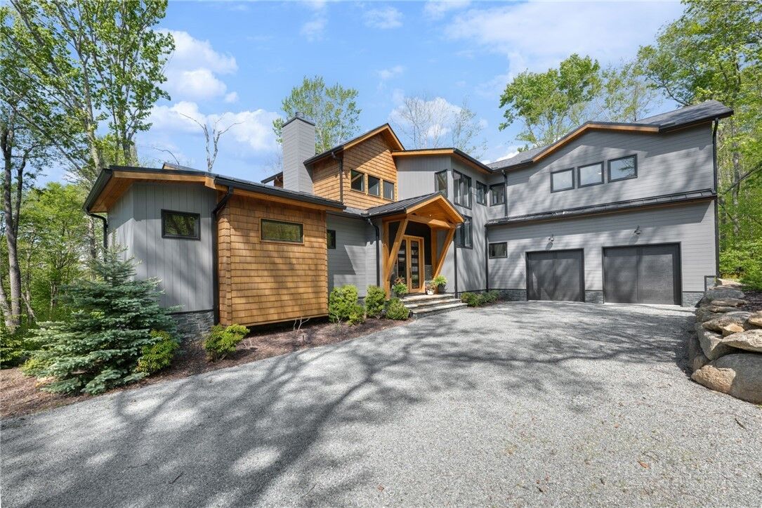 Property Photo:  576 Eagle Springs Trail  NC 28604 