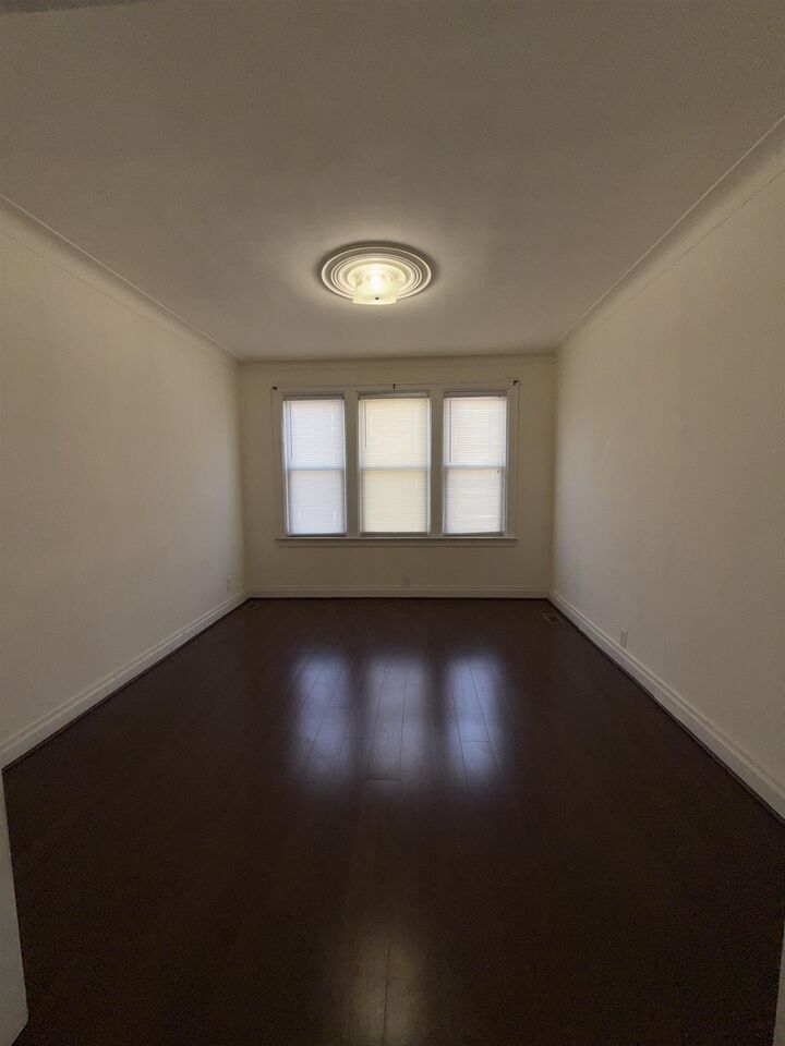 Property Photo:  726 Garfield Ave 1  NJ 07305 