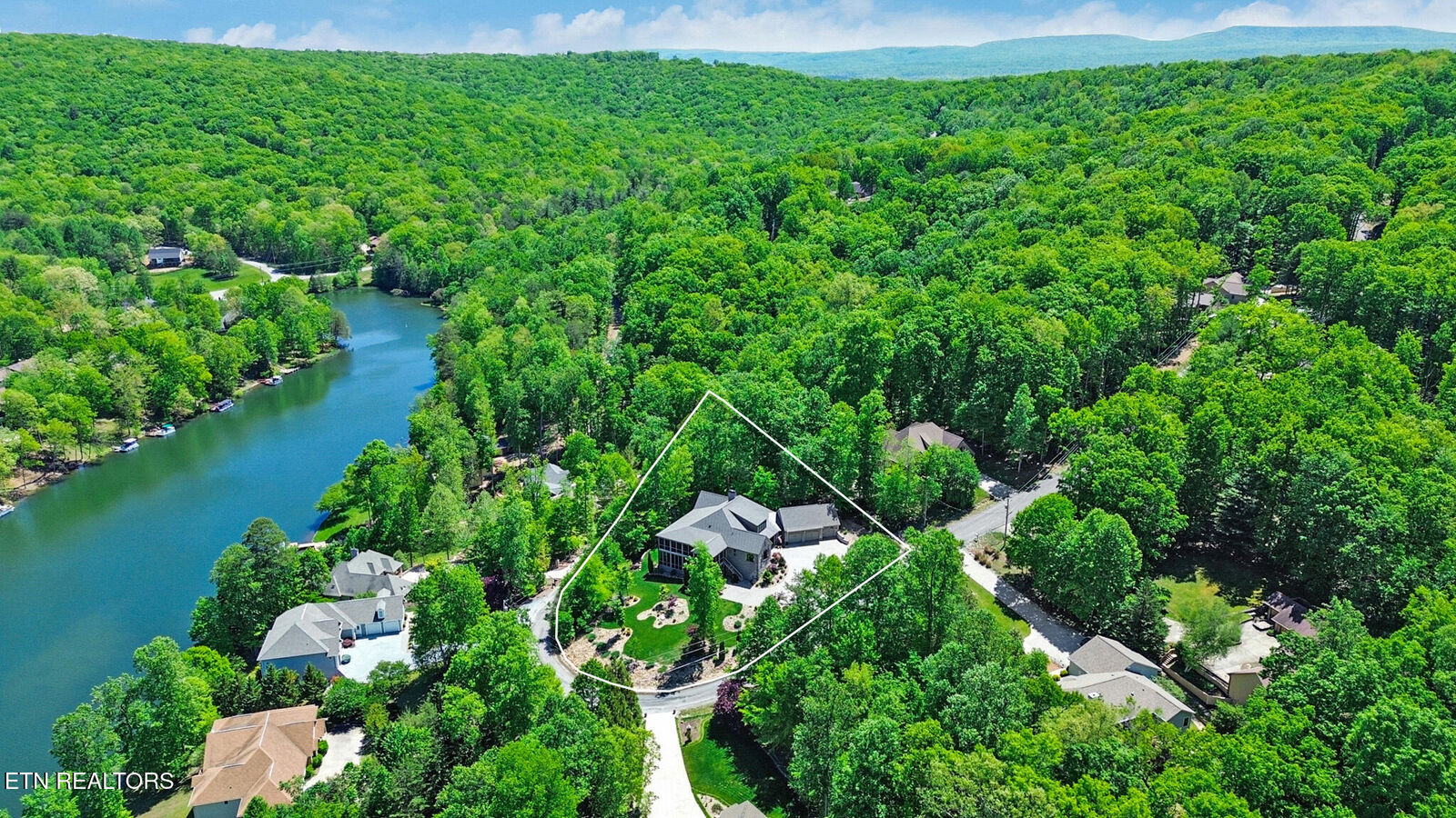 Property Photo:  142 Pineridge Loop  TN 38558 
