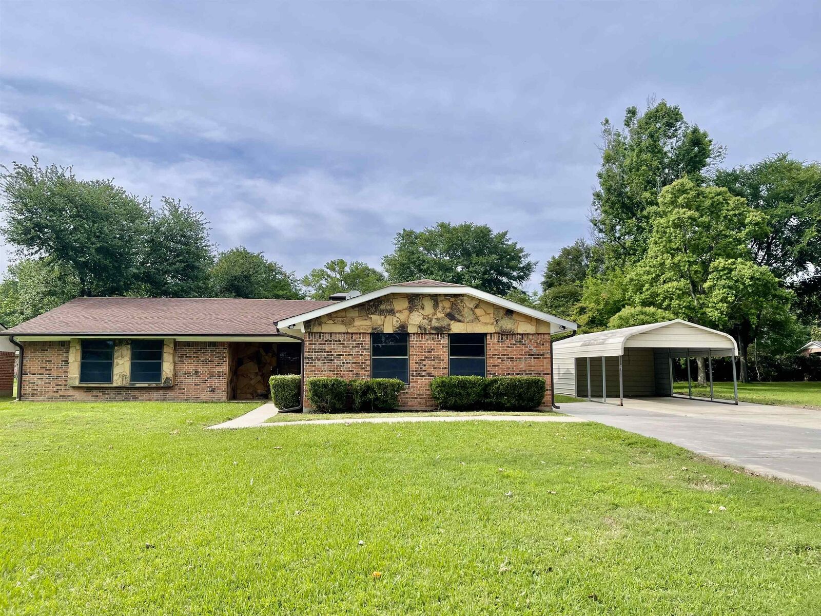 Property Photo:  104 Meadowbrook  TX 75633 