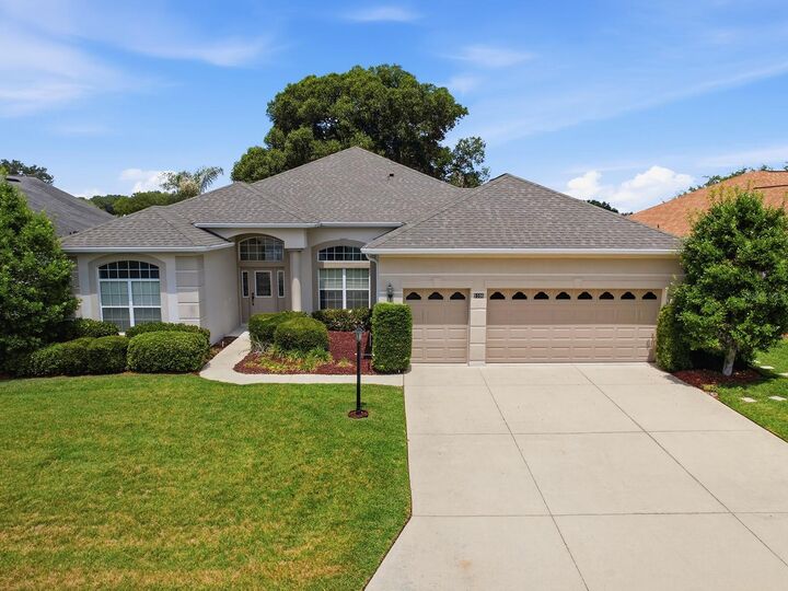Property Photo:  5106 Chanticleer Drive  FL 34748 