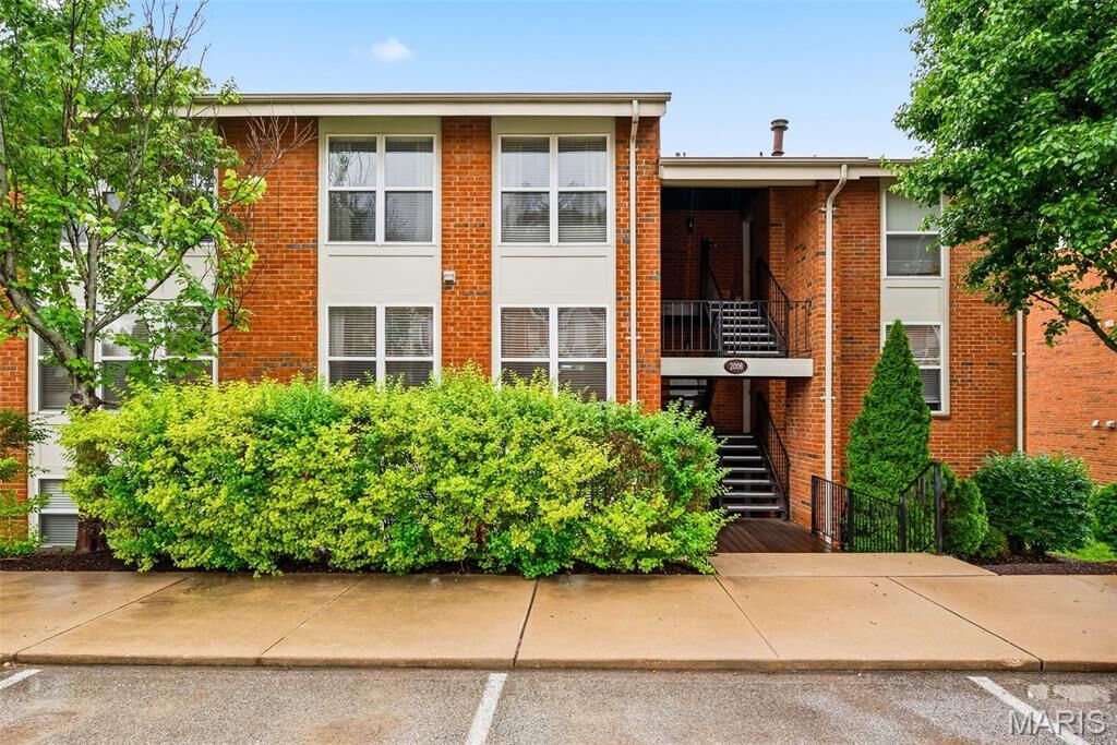 Property Photo:  2008 Greenglen Drive 203  MO 63122 