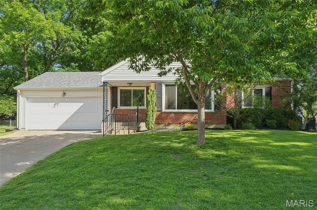 Property Photo: 201 Sunningwell Drive MO 63119