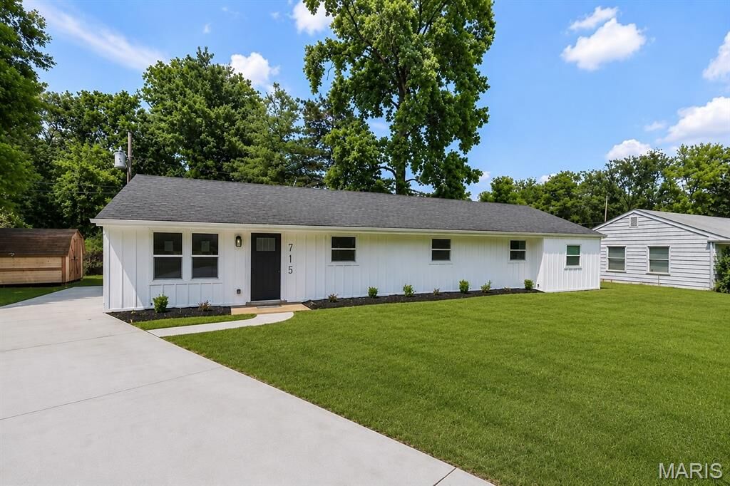 Property Photo:  715 Westchester Court  MO 63122 