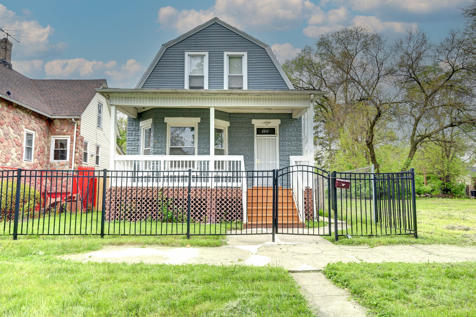Property Photo:  