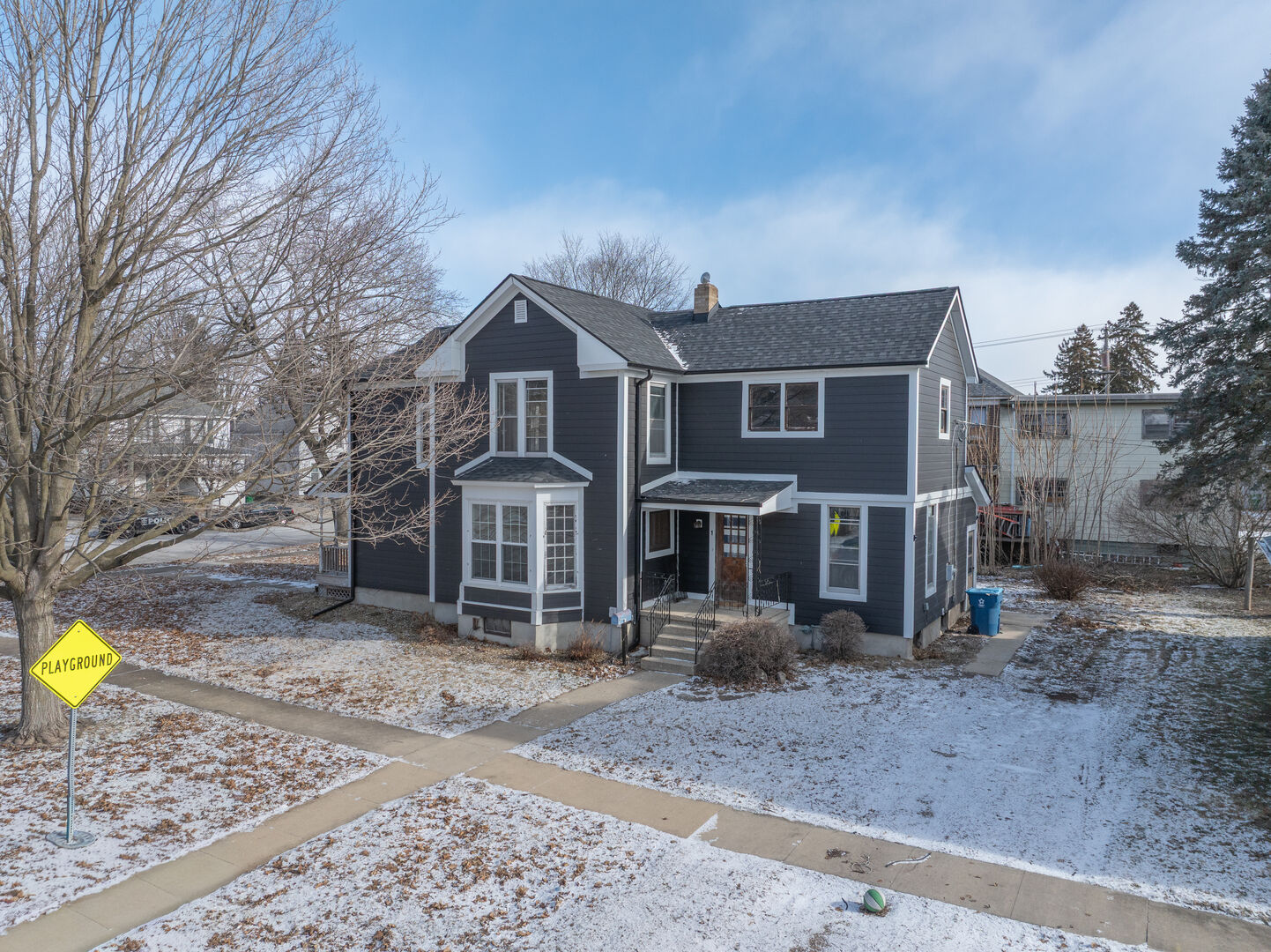 Property Photo: 709 Pennsylvania Avenue IL 61342