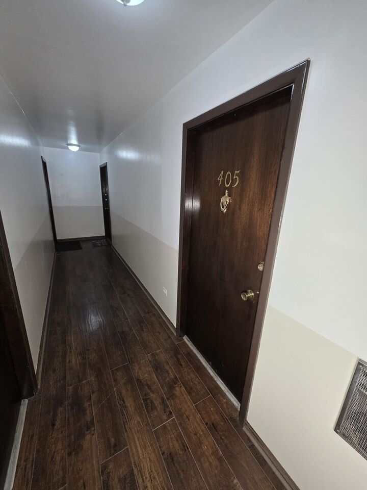 Property Photo:  