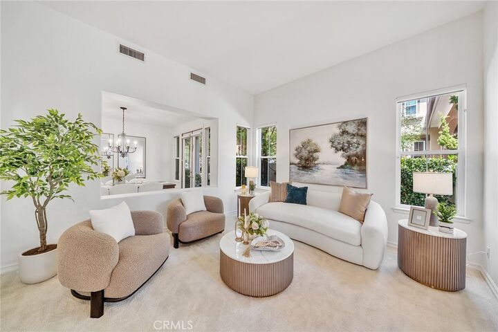 Property Photo: 7 Bayleaf Ln CA 92620