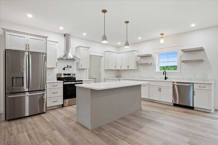 Property Photo:  5 Allen Drive  ME 04474 