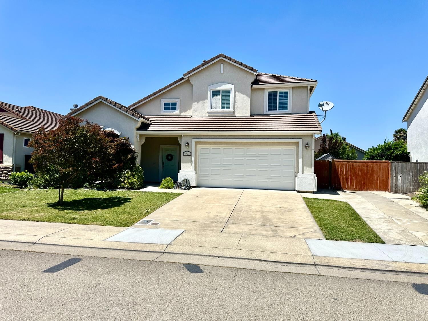 Property Photo:  10421 Almanor Circle  CA 95219 
