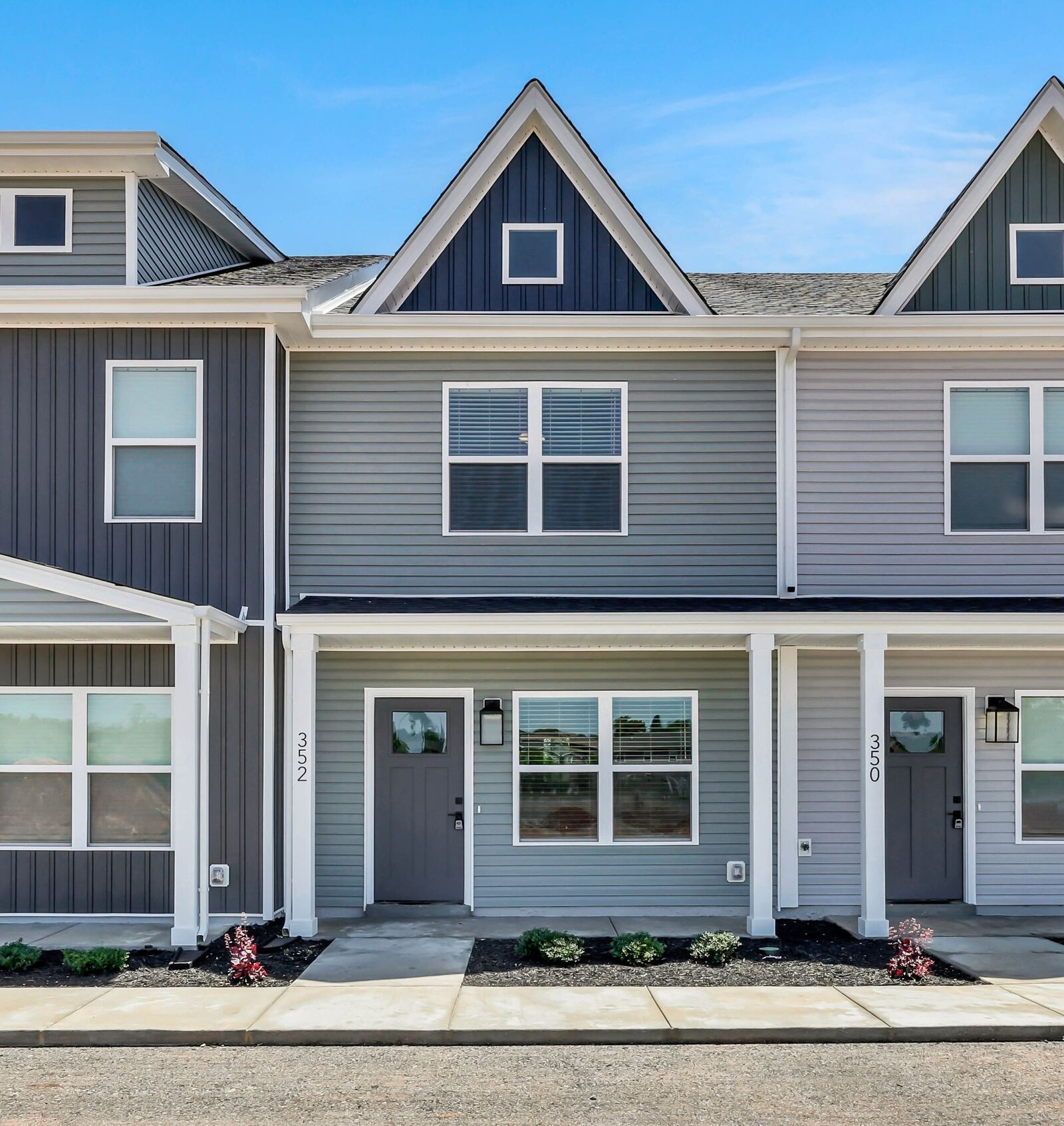 Property Photo: 352 Front Ridge Cir TN 37040