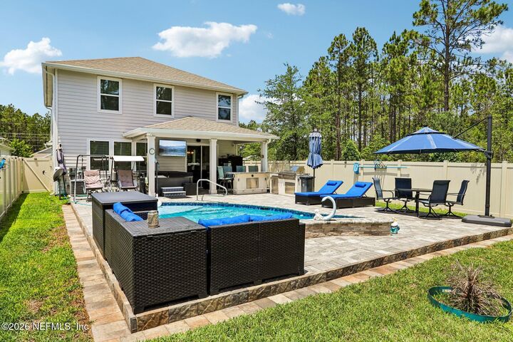 Property Photo: 8053 Guild Way FL 32222
