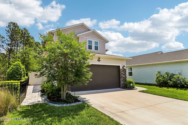 Property Photo: 8053 Guild Way FL 32222