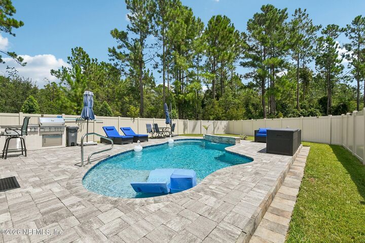 Property Photo: 8053 Guild Way FL 32222
