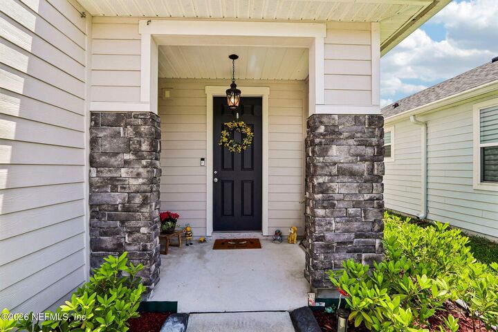 Property Photo: 8053 Guild Way FL 32222