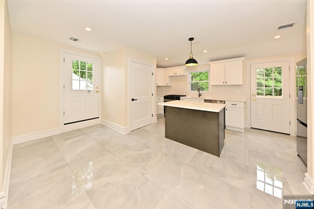 Property Photo:  190 Madison Avenue 2  NJ 07432 
