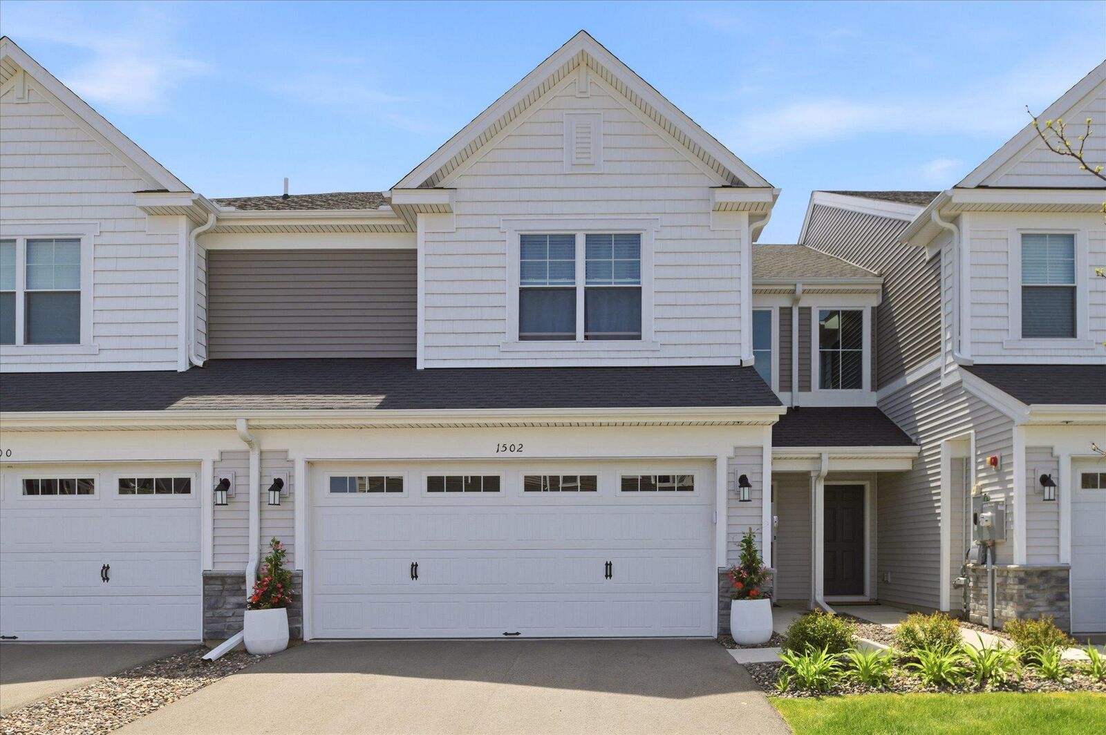 Property Photo:  1502 Dogwood Lane  MN 55315 