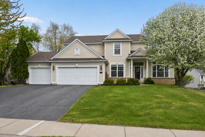 Property Photo:  2409 Golf Drive  MN 55129 