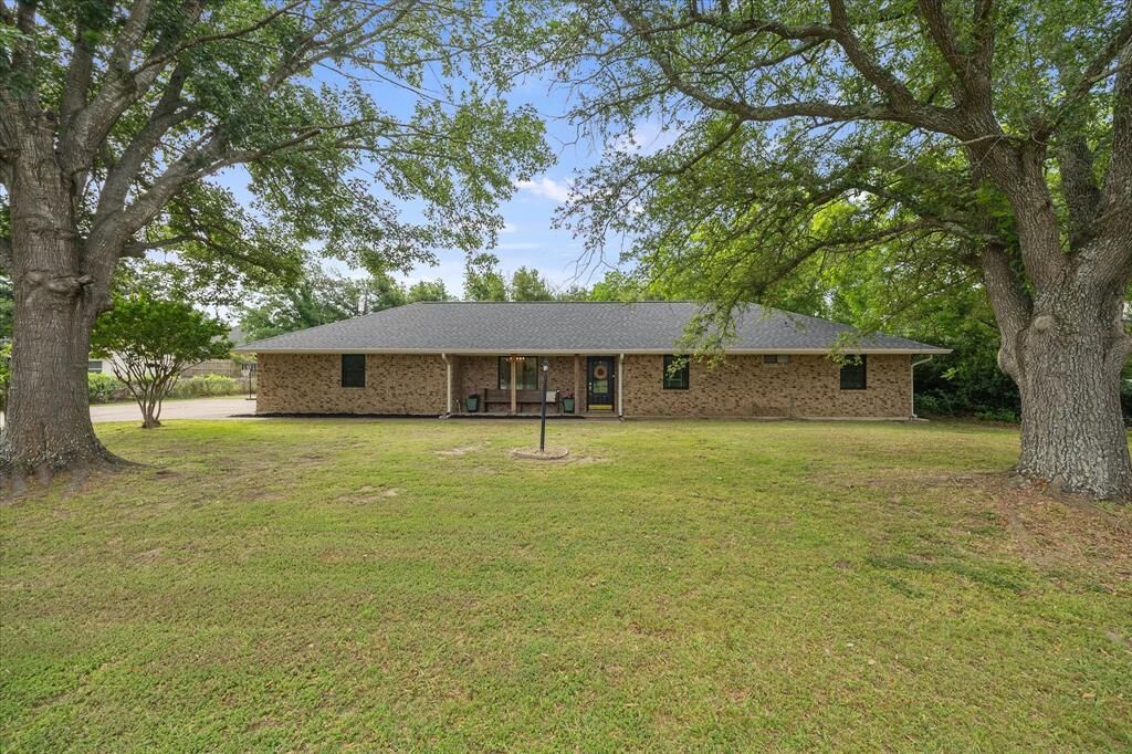Property Photo:  228 Kings Creek Drive  TX 75161 
