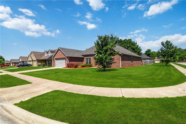 Property Photo:  536 N Fox Meadows Lane  AR 72704 