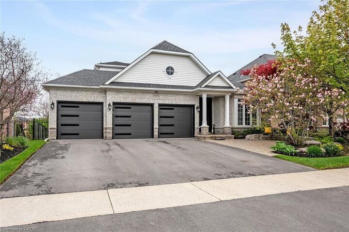 Property Photo:  4285 Couples Crescent  ON L7M 4Y8 