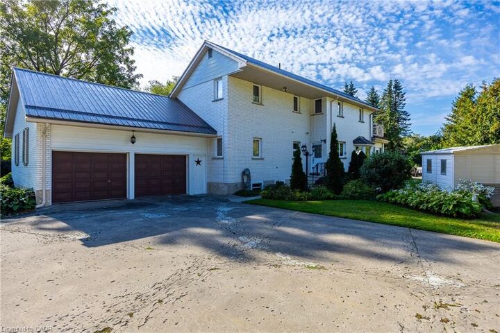 Property Photo:  800 Norfolk Street N  ON N3Y 3R7 