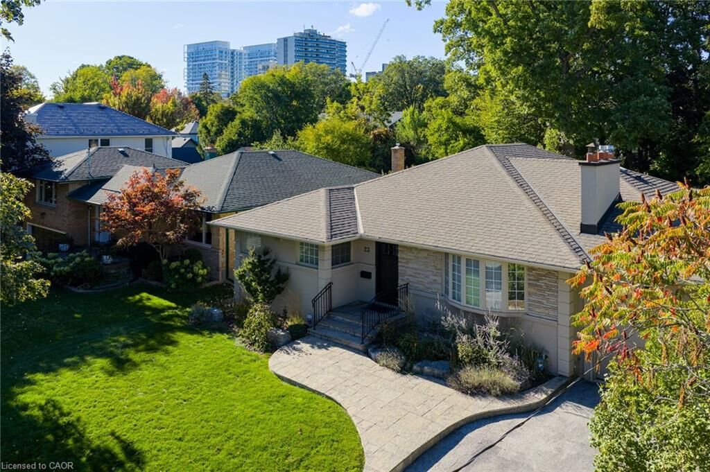 Property Photo:  23 Glenmanor Drive  ON L6K 2B3 