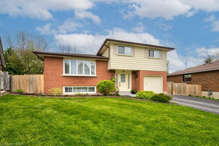 Property Photo:  34 Westwood Crescent  ON N2M 2L8 