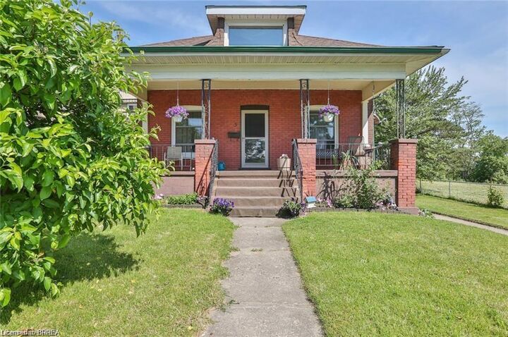 Property Photo: 5 Cloverdale Avenue ON N3R 3X7