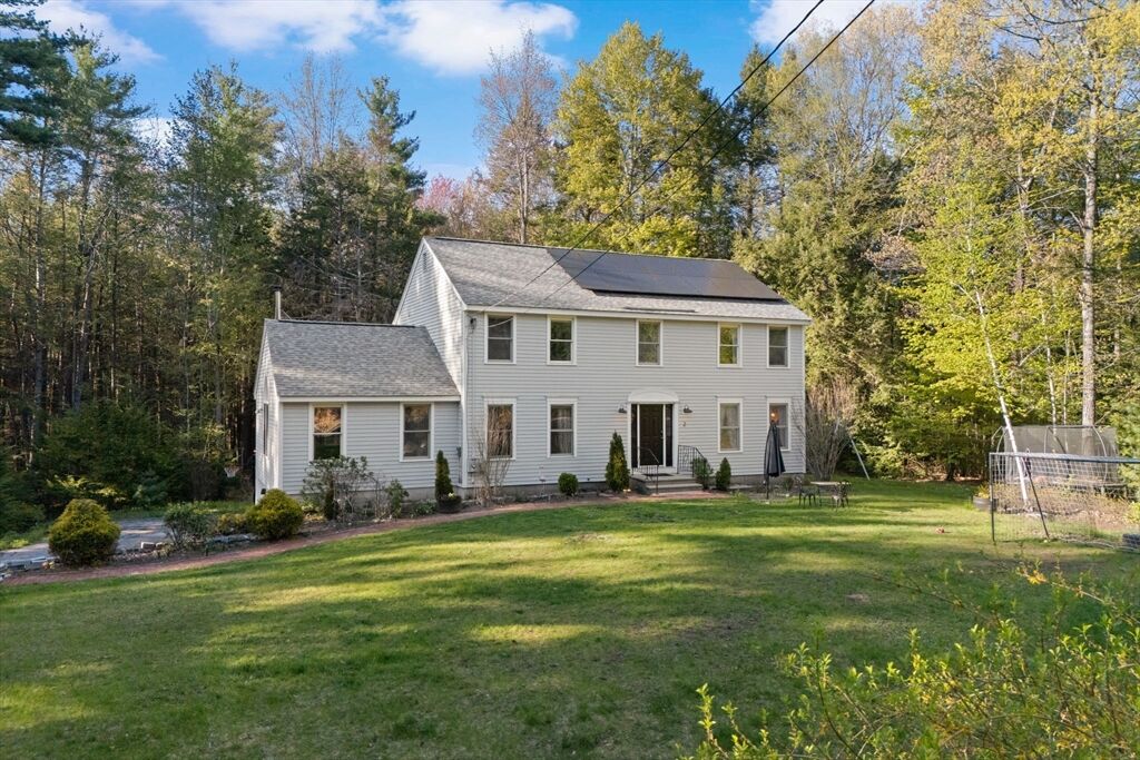 Property Photo:  2 Wildwood Dr  NH 03033 