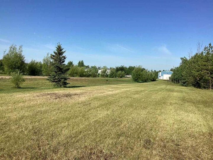 Property Photo:  70104 230 Range Road  AB T0H 3N0 