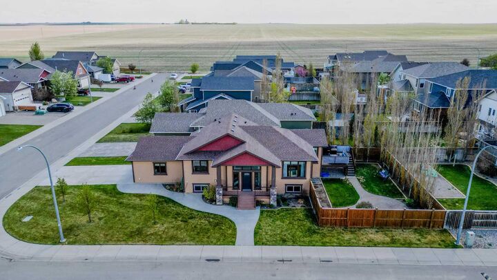 Property Photo:  402 11 Street  AB T0L 1S0 