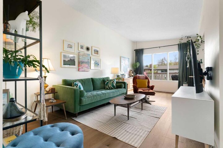 Property Photo:  7612 35 Avenue NW  AB T3B 1T5 