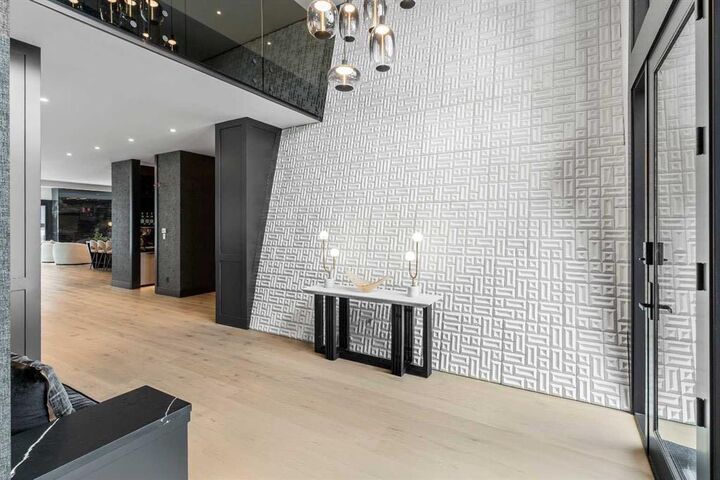 Property Photo: 1016 Beverley Boulevard SW AB T2V 2C5