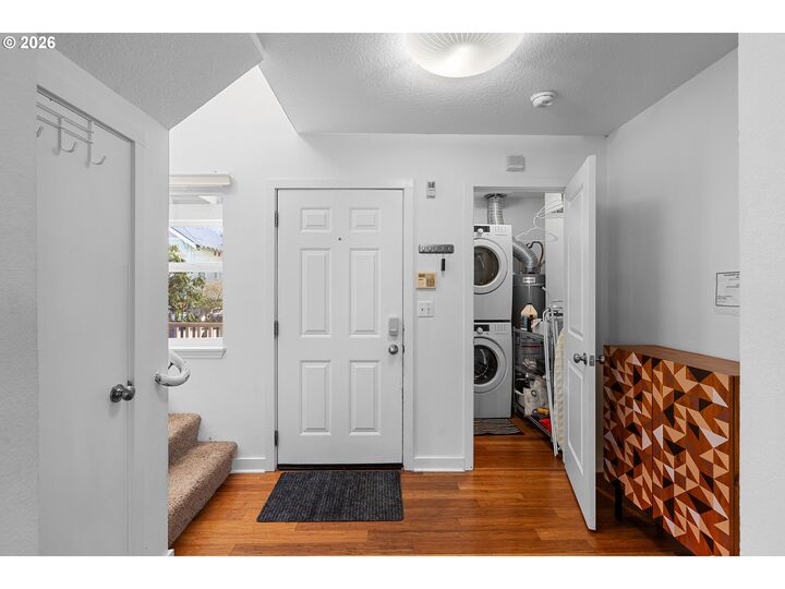 Property Photo: 837 NE Roselawn St OR 97211