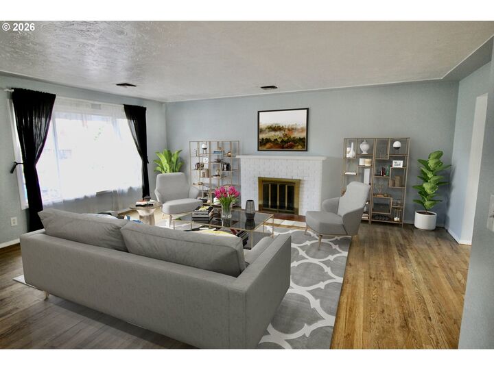 Property Photo:  1724 E 13th St  OR 97058 
