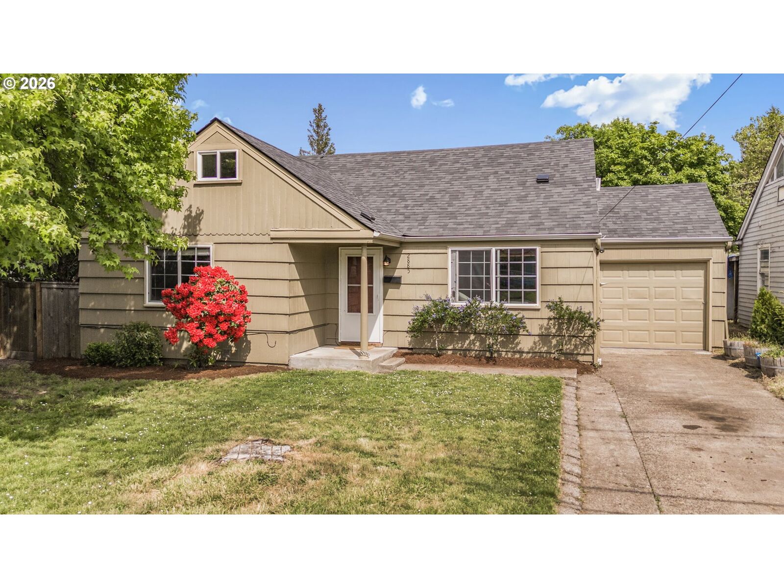 Property Photo: 2885 High St OR 97405