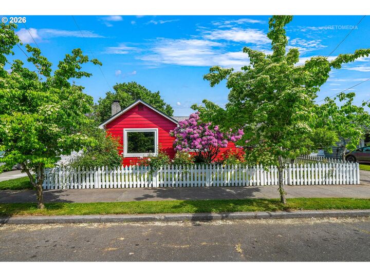 Property Photo:  1411 NE Highland St  OR 97211 
