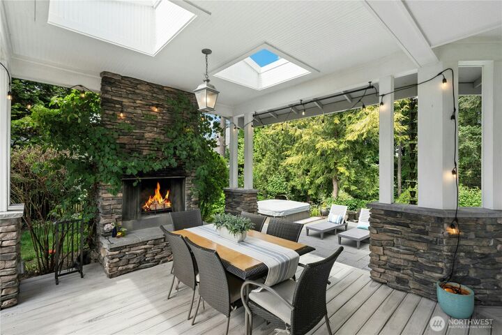 Property Photo:  10806 SE 16th Street  WA 98004 