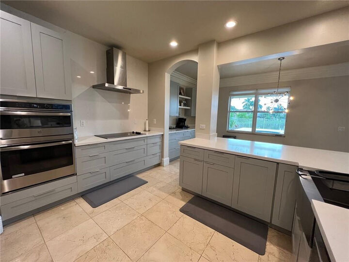 Property Photo:  3766 W Gardenia Avenue  FL 33332 