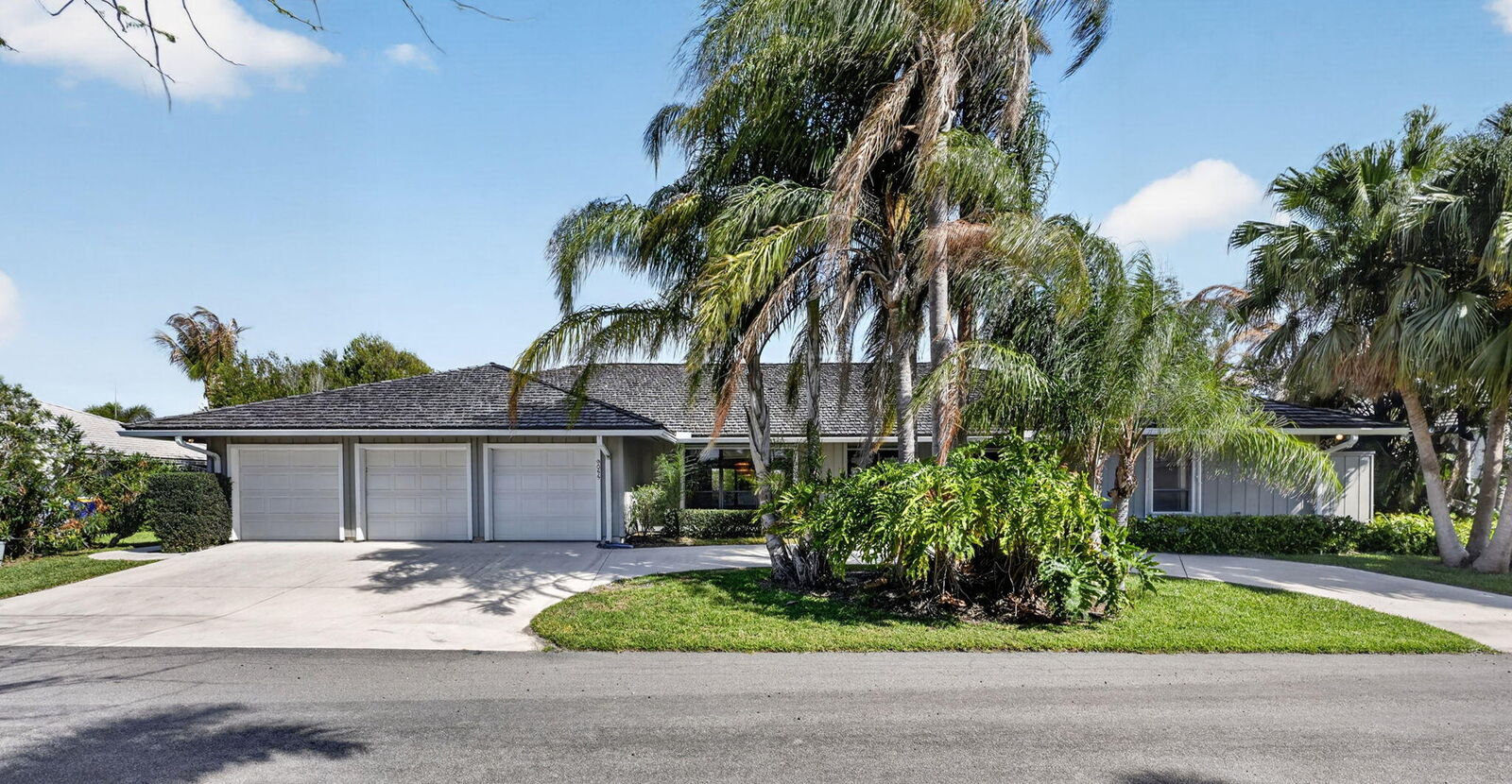 Property Photo: 9055 SE Harbor Island Way FL 33455