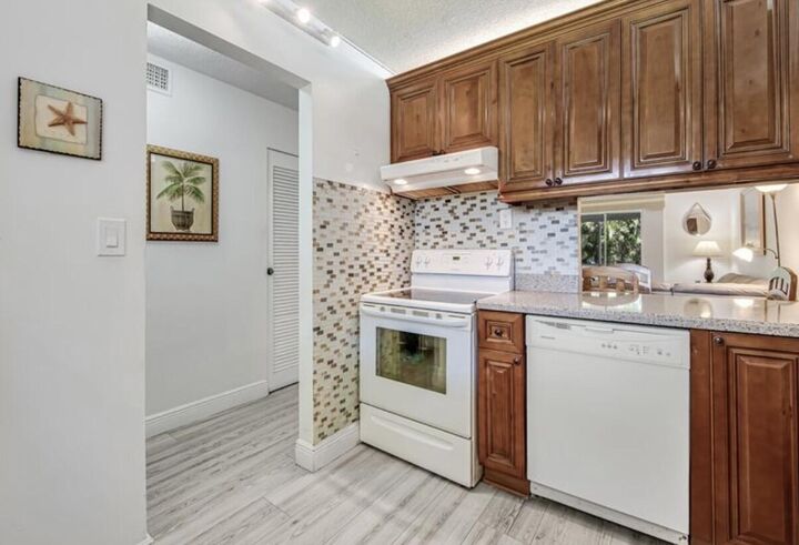 Property Photo:  2855 Garden Drive S 102  FL 33461 