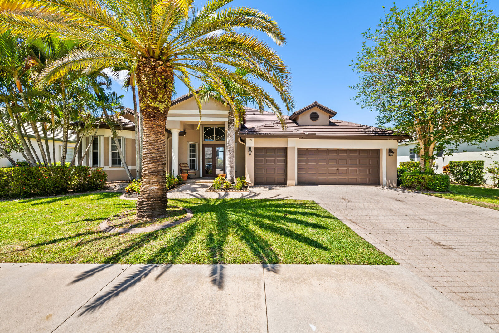 Property Photo:  8027 N Savannah Circle  FL 33328 