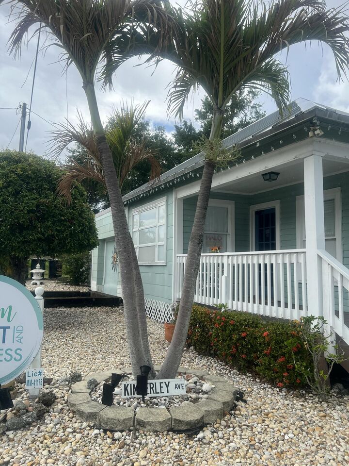 Property Photo: 208 Avenue E FL 34950